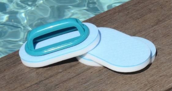 Brosse de nettoyage pour la ligne d'eau de marque BAYROL