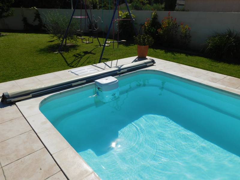 DÉCLIC 730 BF : Piscine coque polyester avec escalier roman et banquette