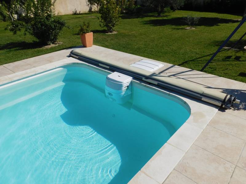 DÉCLIC 730 BF : Piscine coque polyester avec escalier roman et banquette