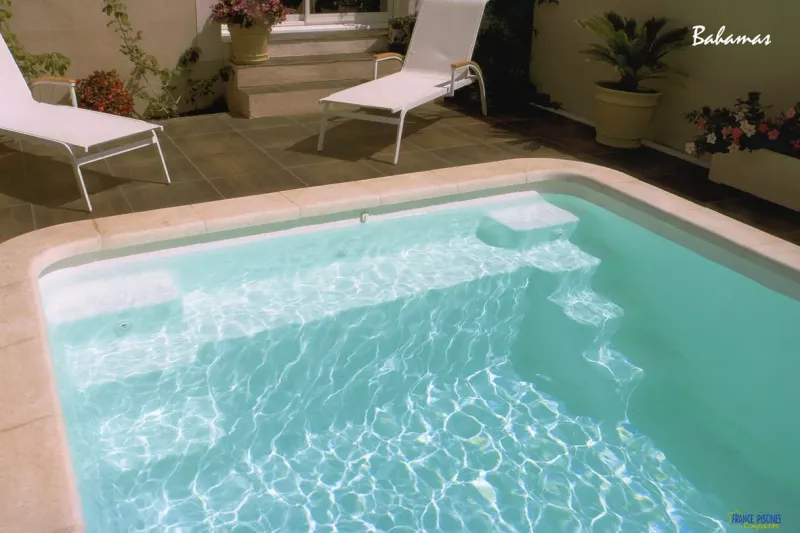 Piscine rectangulaire à coque polyester, modèle Bahamas, dans le Gard et Hérault